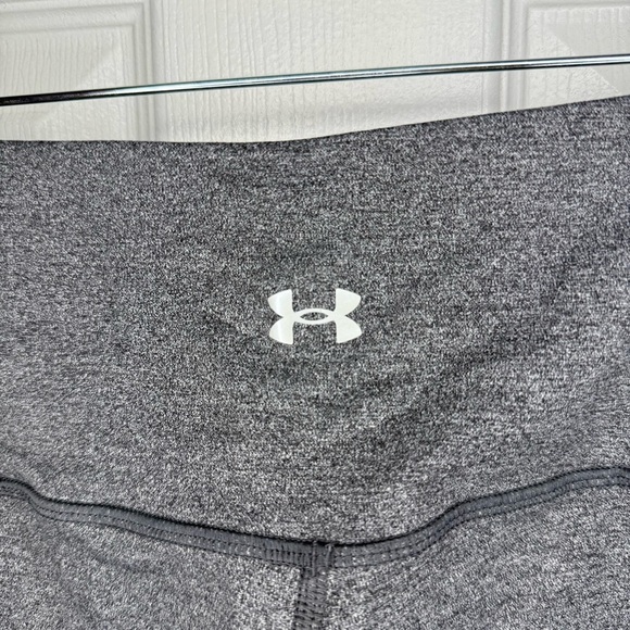 Under Armour Gray Fitted Cropped Leggings Size Small GUC - Picture 3 of 5
